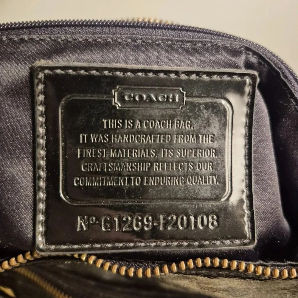 Coach Peyton Black Leather Hobo Bag F20108 Gold Hardware Zip Heart Charm
